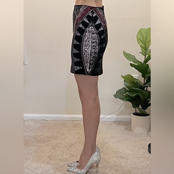 Express Sequin Mini Skirt - Picture 3 of 8